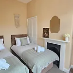 St Pauls Terrace - 2 Bed House Nr Train Station