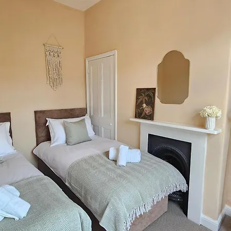 St Pauls Terrace - 2 Bed House Nr Train Station