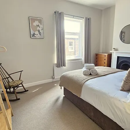St Pauls Terrace - 2 Bed House Nr Train Station