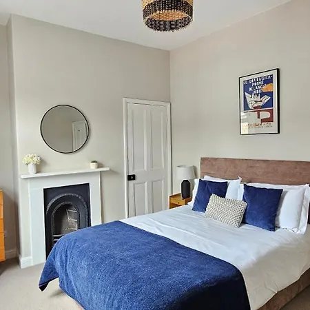 St Pauls Terrace - 2 Bed House Nr Train Station *
