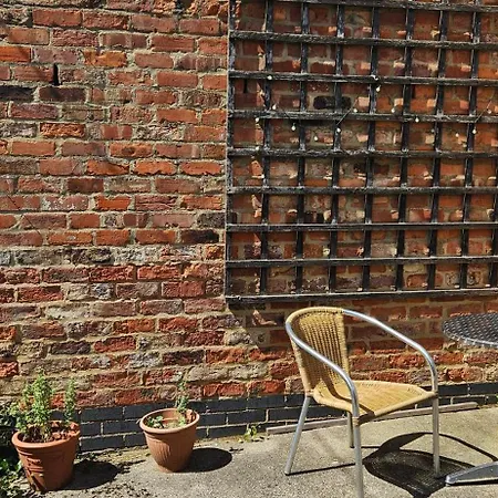 Casa vacanze St Pauls Terrace - 2 Bed House Nr Train Station *