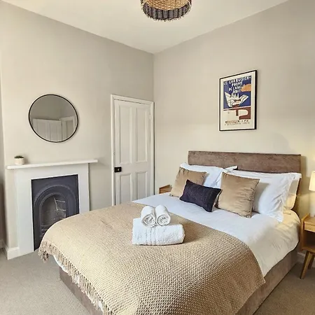 St Pauls Terrace - 2 Bed House Nr Train Station *