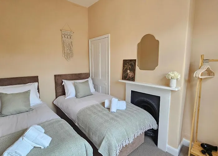 St Pauls Terrace - 2 Bed House Nr Train Station