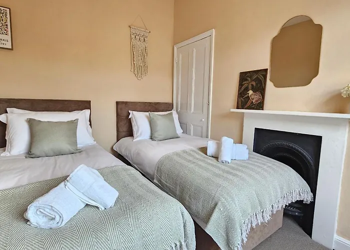 St Pauls Terrace - 2 Bed House Nr Train Station *
