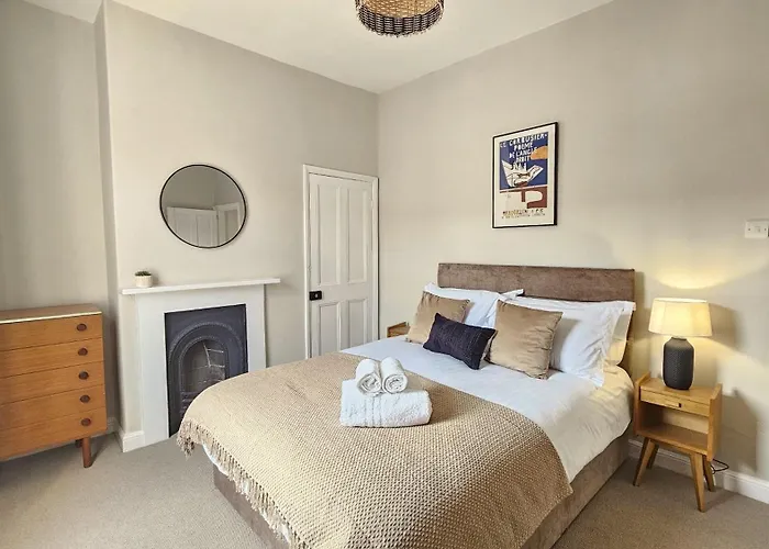 St Pauls Terrace - 2 Bed House Nr Train Station *