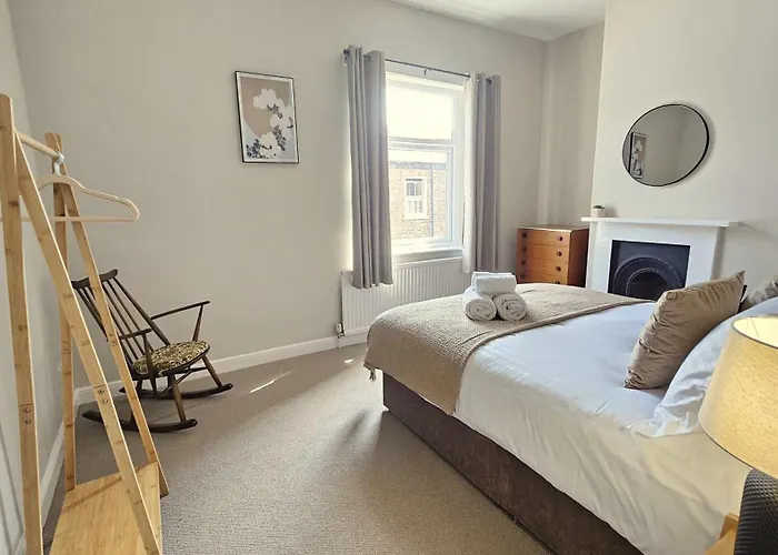 St Pauls Terrace - 2 Bed House Nr Train Station